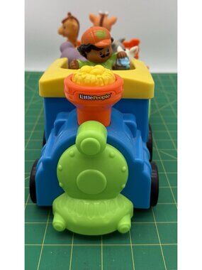 Fisher Price Little People Choo Choo  Zoo Train Animals  Zoo Keeper Read! Works!